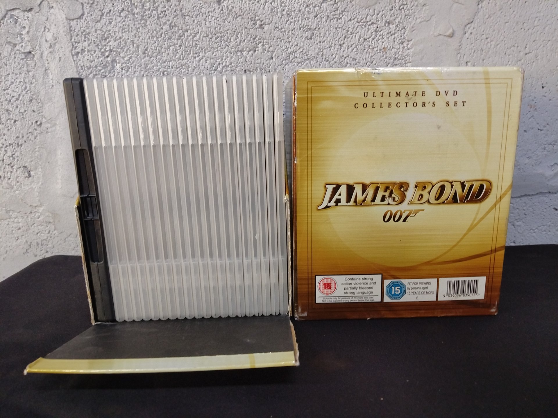 James Bond — All 21 Ultimate DVD Collector’s Set (21 discs, tested, with inserts) — box shows shelf wear