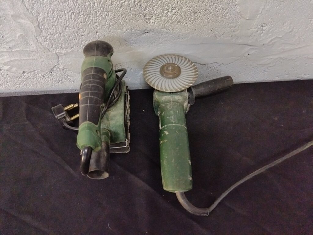 Lot: Ryobi HS-150 orbital sander + Bosch angle grinder — corded, tested working