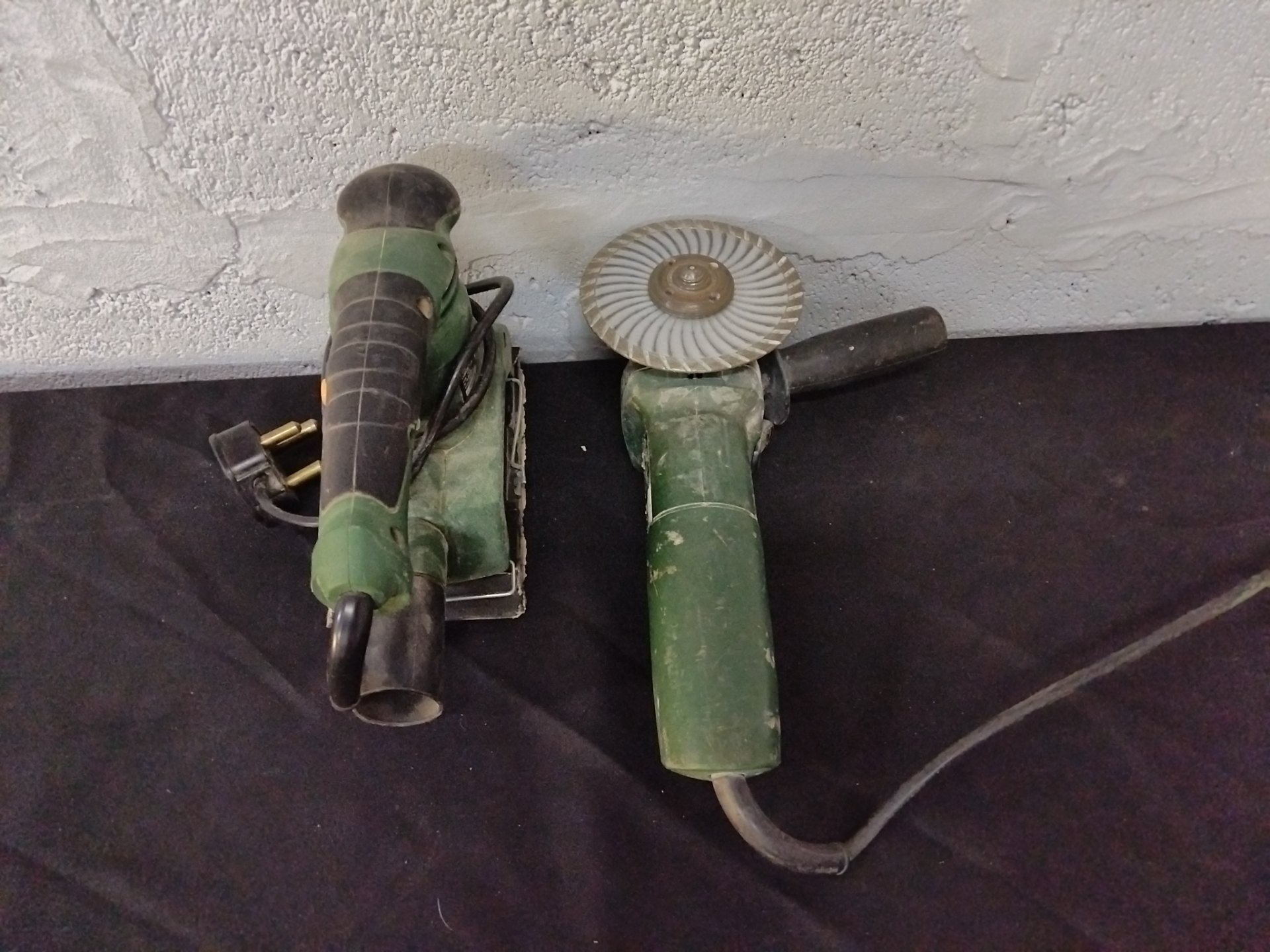 Lot: Ryobi HS-150 orbital sander + Bosch angle grinder — corded, tested working