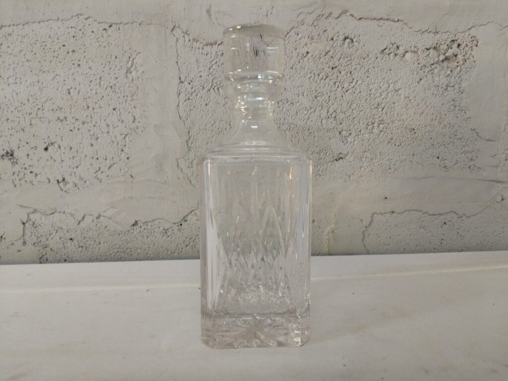 Clear cut‑glass square decanter with matching stopper (approx. 25 cm)