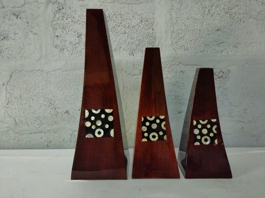 Set of 3 Tapered Wooden Obelisks with Mother-of-Pearl Inlay — Decorative Set