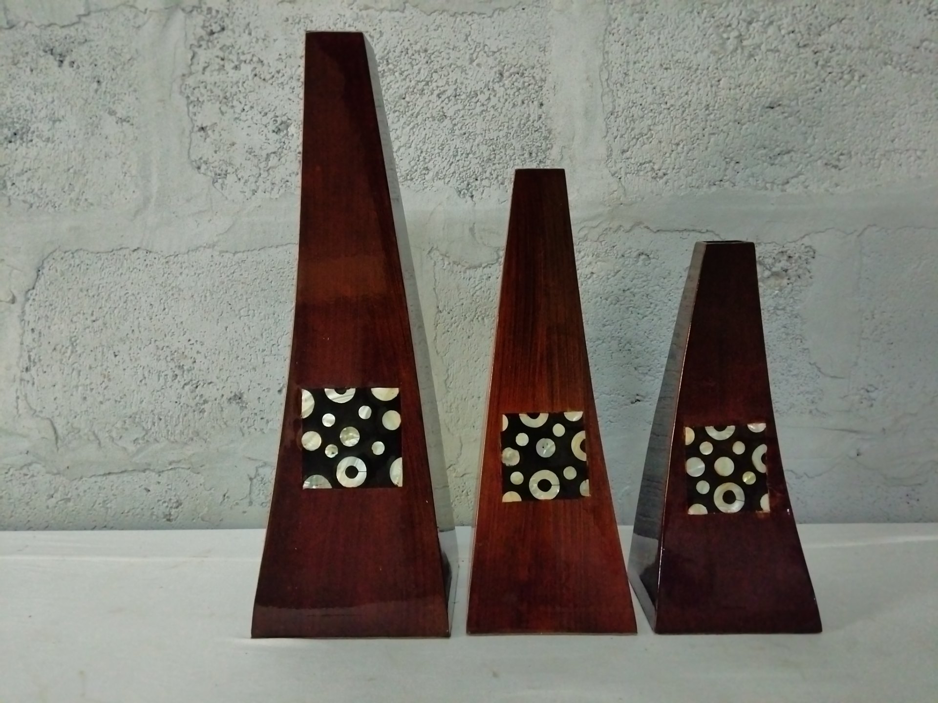 Set of 3 Tapered Wooden Obelisks with Mother-of-Pearl Inlay — Decorative Set