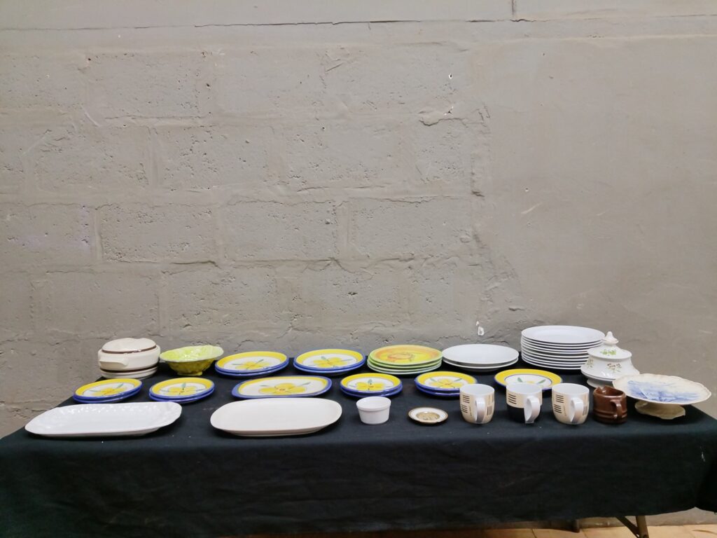 Mixed lot of assorted ceramic & porcelain tableware — approx. 30 pieces (plates, bowls, mugs, serving dishes)