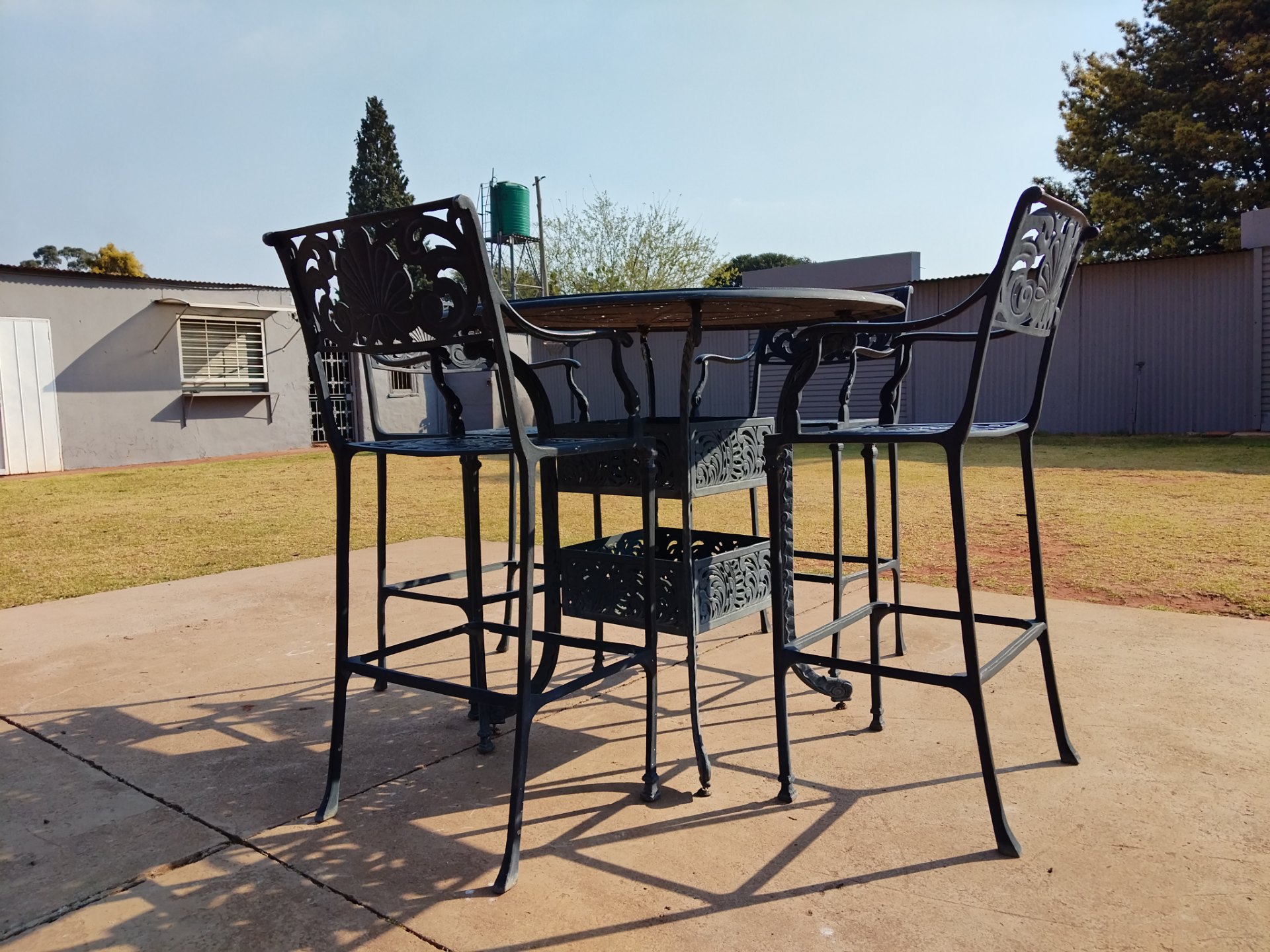 Ornate cast‑aluminium 5‑piece outdoor patio set – round 113cm table + 4 chairs