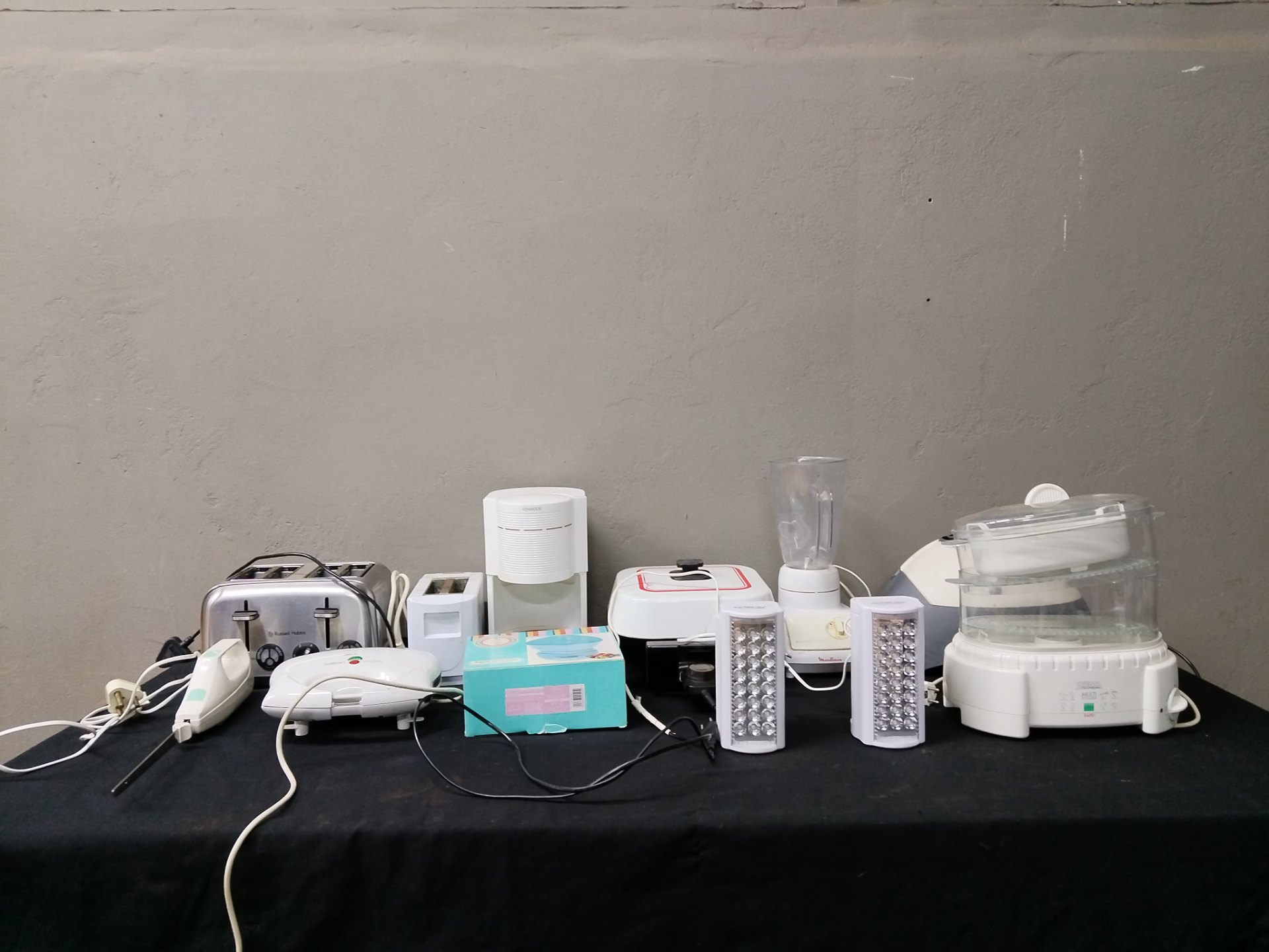 Mixed Bulk Lot — Assorted Small Kitchen Appliances (12 pcs) — Toaster, Blender, Steamer, Waffle Maker, Hand Mixer +
