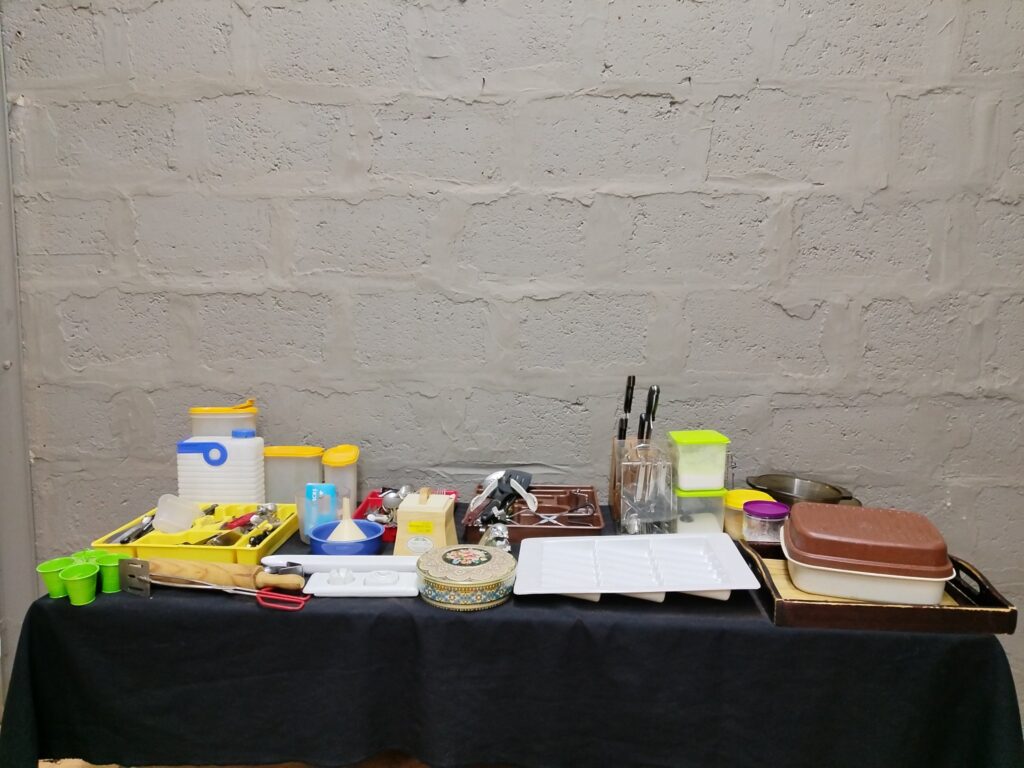 Mixed household kitchenware lot – assorted cutlery, utensils, storage containers & small pans (approx. 24 items)
