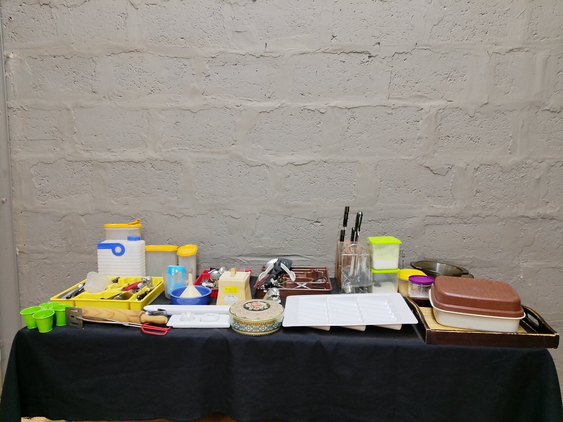 Mixed household kitchenware lot – assorted cutlery, utensils, storage containers & small pans (approx. 24 items)