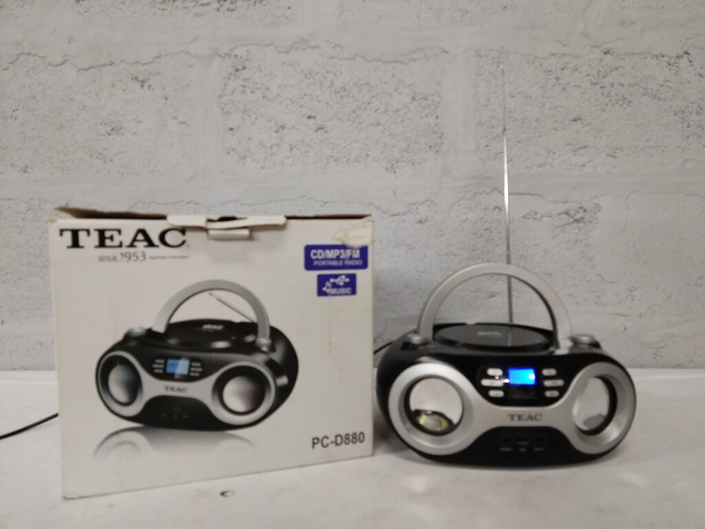 TEAC PC-D880 Portable CD / MP3 / FM Radio Boombox — Tested, Box + Manual Included