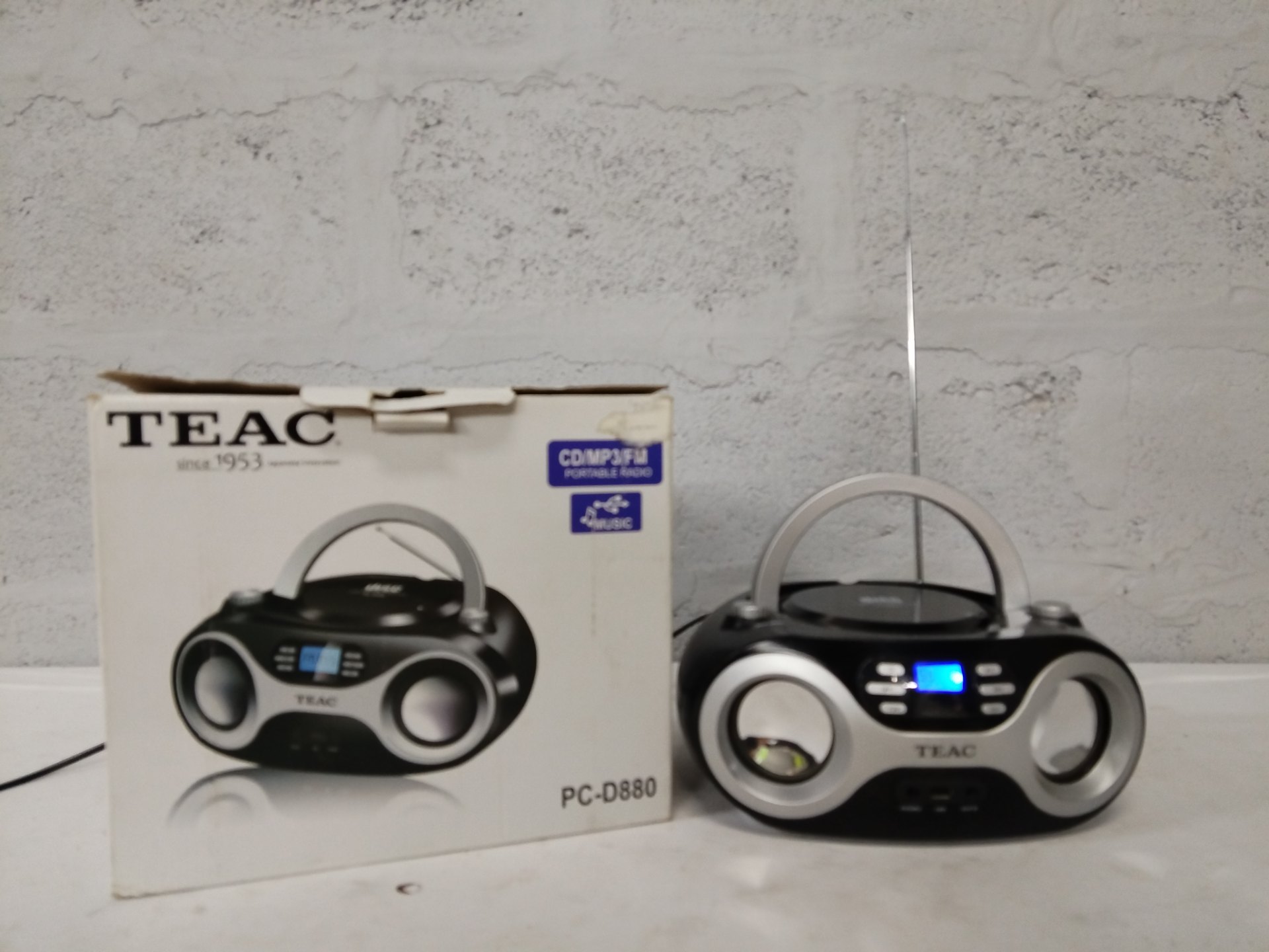 TEAC PC-D880 Portable CD / MP3 / FM Radio Boombox — Tested, Box + Manual Included