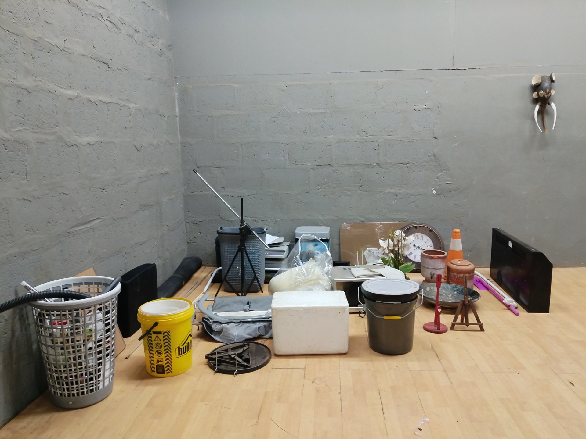 Mixed household & DIY lot — microwave, heater/AV unit, tripod, pots, buckets, clock & more (approx. 25 items)