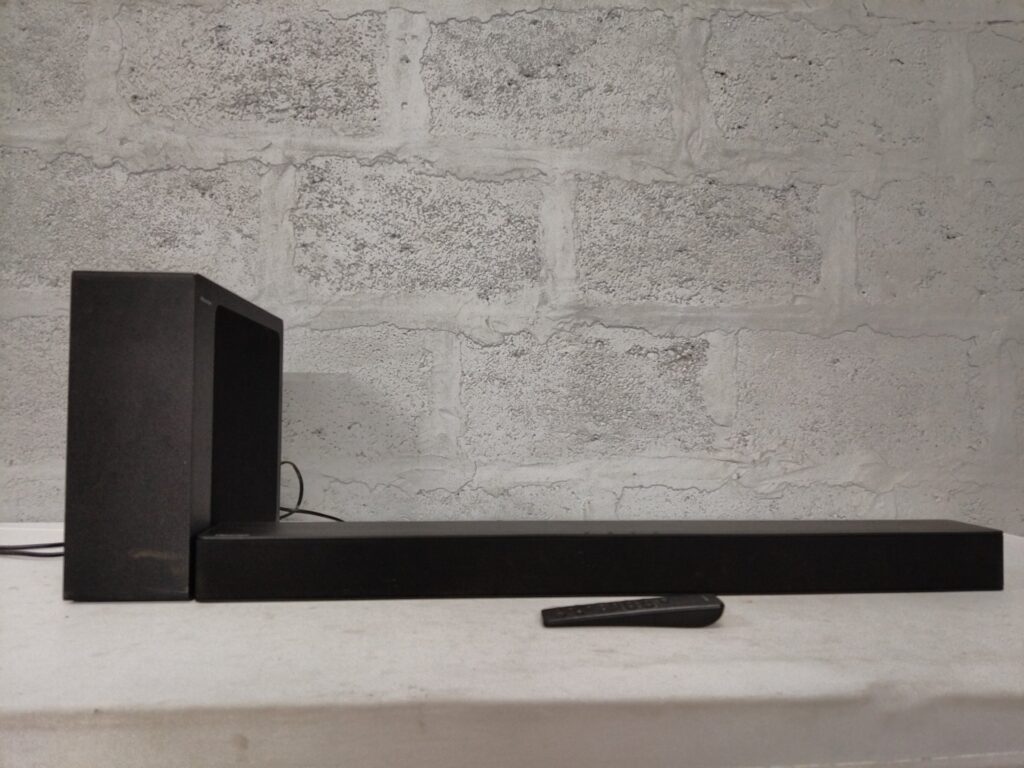 Hisense HS2100 2.1 Soundbar with Wireless Subwoofer, Remote & Power Cable (LEDs lit, used)