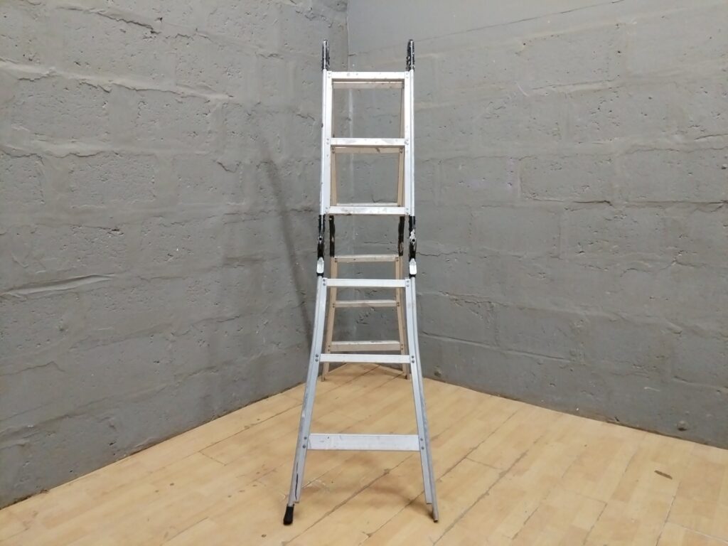 Aluminium multi-position combination ladder — 181 cm, working hinge locks, painter-used finish