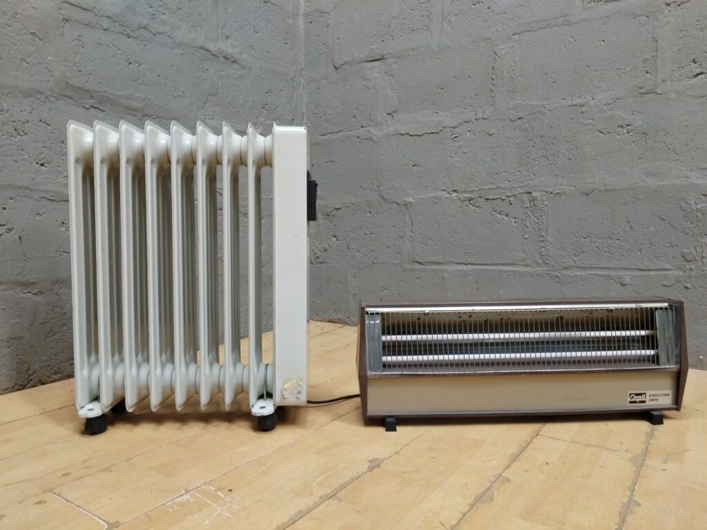 Mixed lot: 2 portable heaters — oil-filled radiator (2060W, Made in Italy) + Executive 2400 fan heater