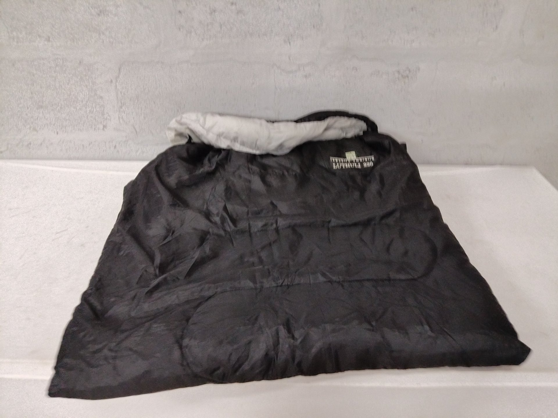 LUTHULI 220 Black Quilted Sleeping Bag with Hood — 75 x 180 cm, synthetic fill
