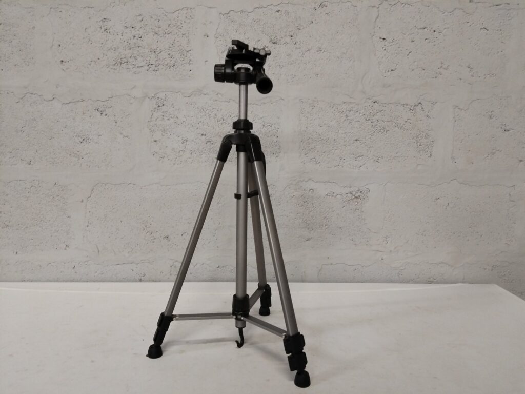 AT-3520 Aluminium Camera Tripod with 3‑Way Pan/Tilt Head & Quick‑Release Plate — 125 cm