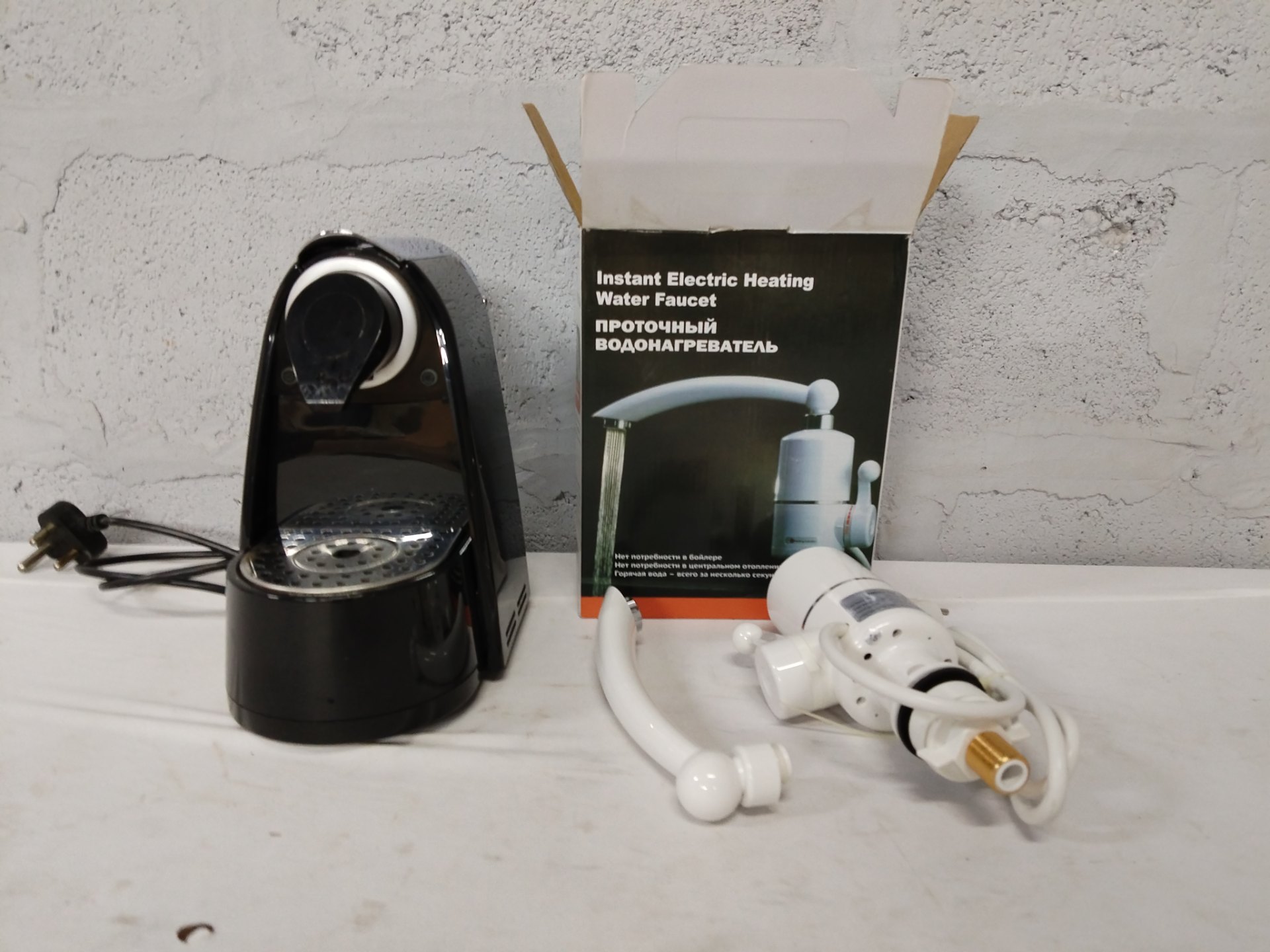 Mixed lot: Verona CN‑Z0101 capsule espresso machine (not working) + Instant Electric Heating Tap 3kW (complete)
