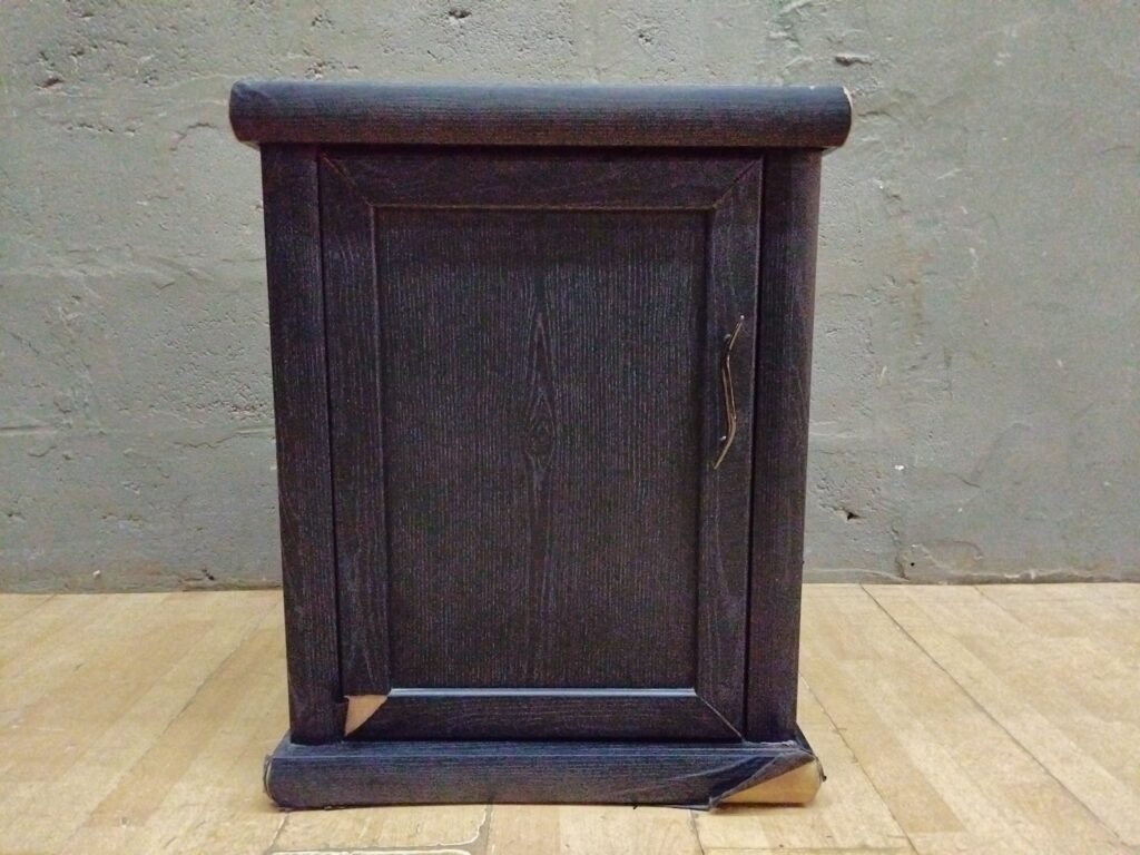 Small single-door wall cabinet – dark finish, hinged door & handle