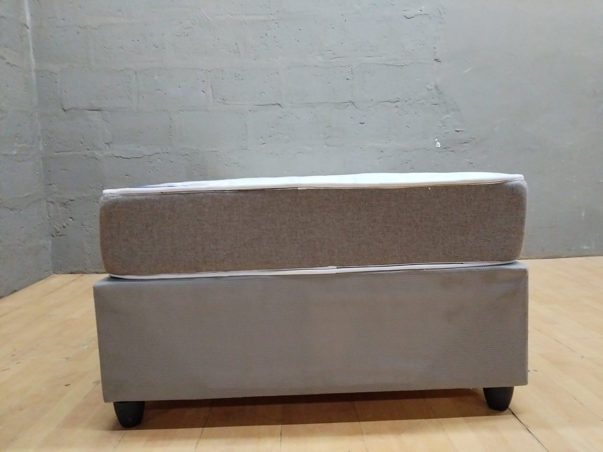Single mattress + divan base — 189 x 109 x 60 cm, very good condition (labelled 150+Kg per side)