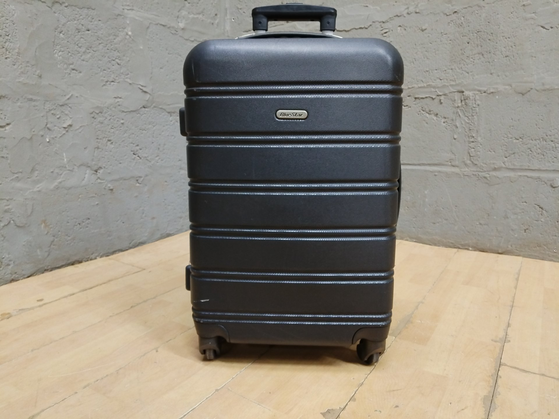 BlueStar Black Hardshell Carry‑On Suitcase — 4 Spinner Wheels, Telescopic Handle