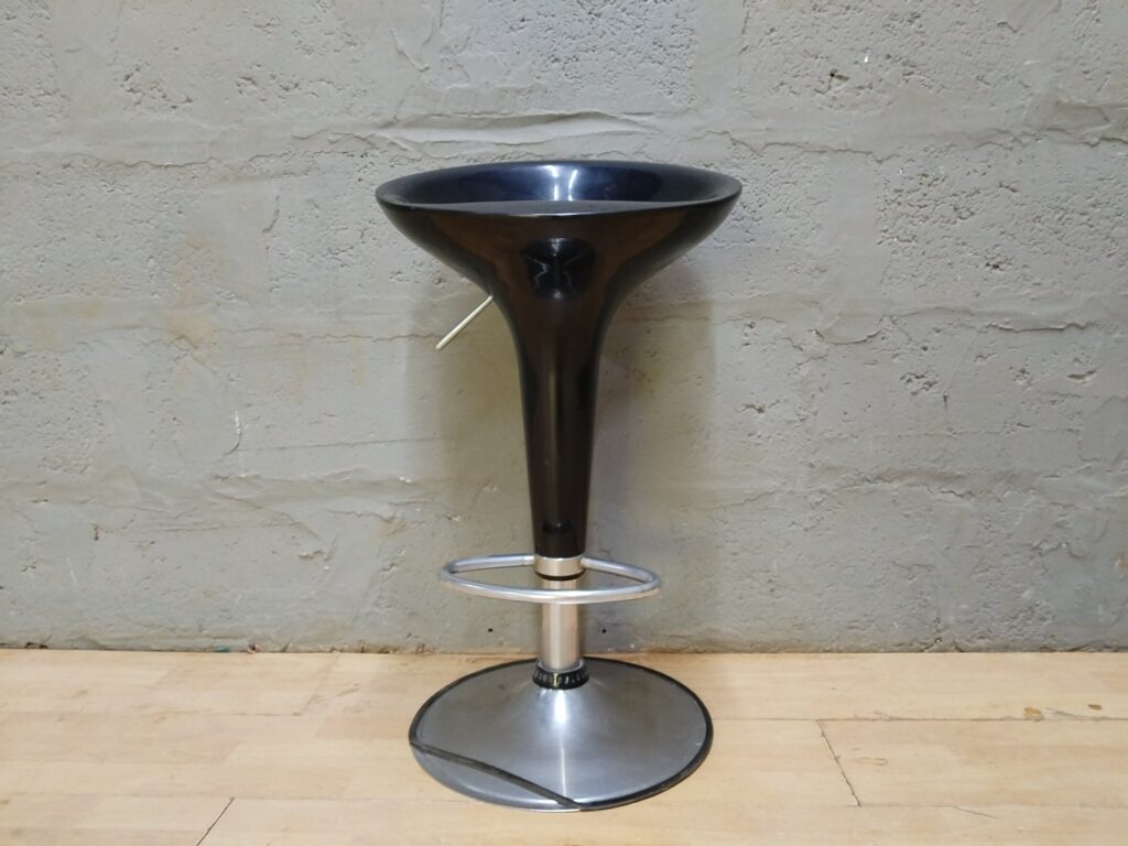 Adjustable Swivel Bar Stool – Moulded Plastic Seat, Gas-lift & Footrest (used)