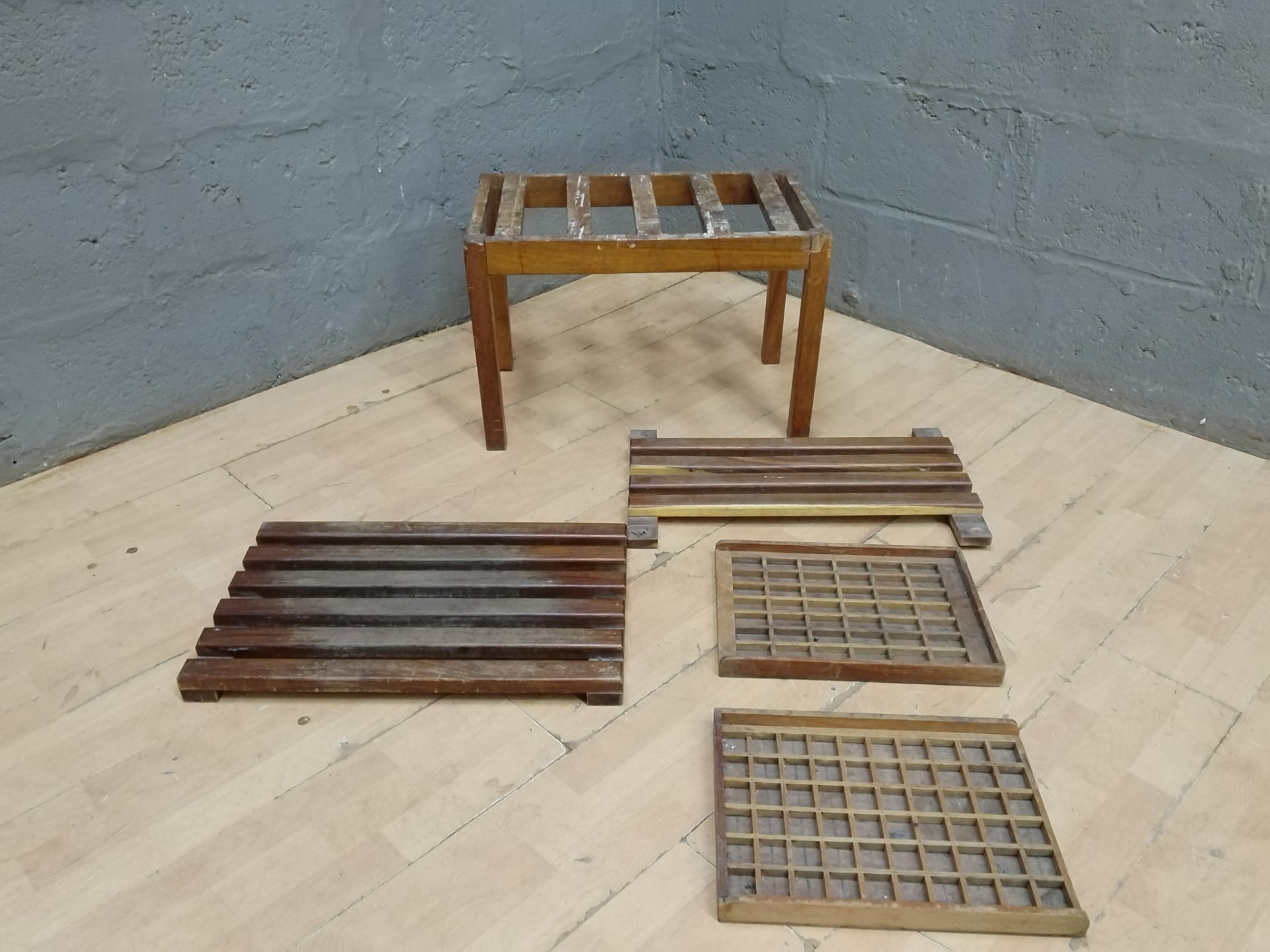 Small wooden slatted bench/frame with removable slatted tops and grid panels — 5 pieces