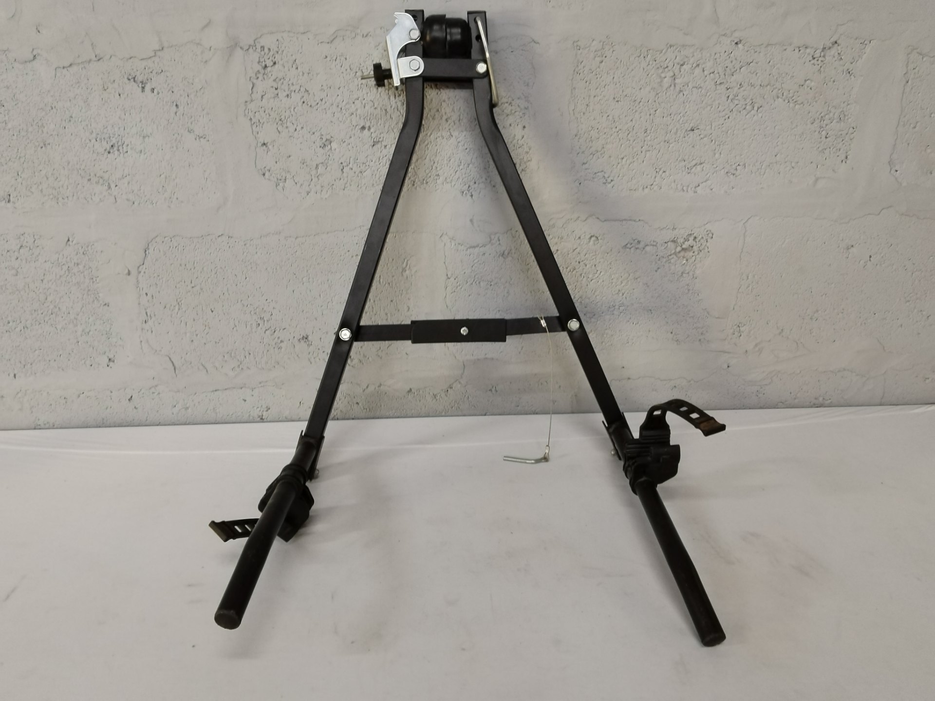 Trunk-mounted A‑frame Bicycle Rack – Folding metal bike carrier with wheel straps