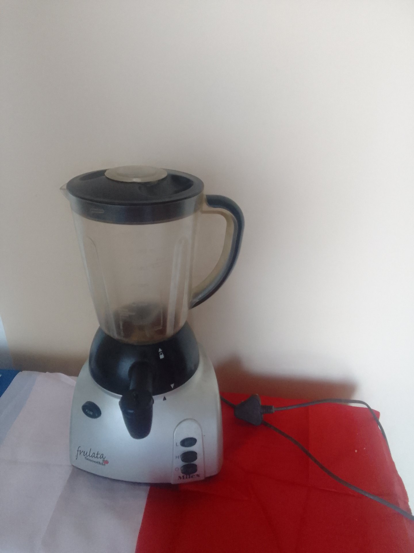 Frulata countertop blender — jug, lid, base & cord (Not working, needs cleaning)