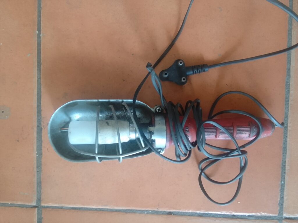 Handheld wired work / inspection lamp with protective metal guard — Tested working