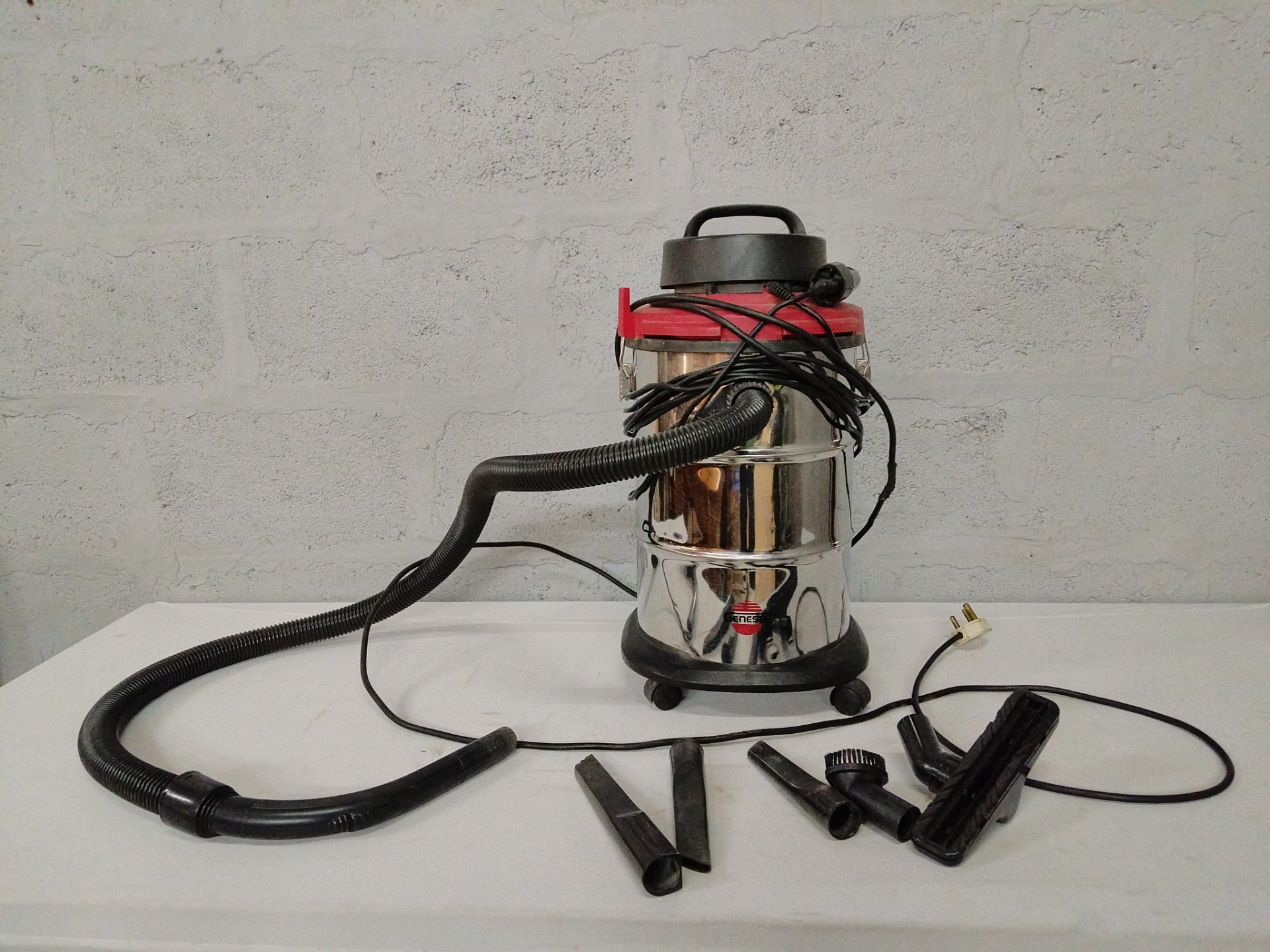 Genesis DuraVac ZL10-47A-21L 1200W Wet/Dry Canister Vacuum with Multiple Nozzles — Tested Working