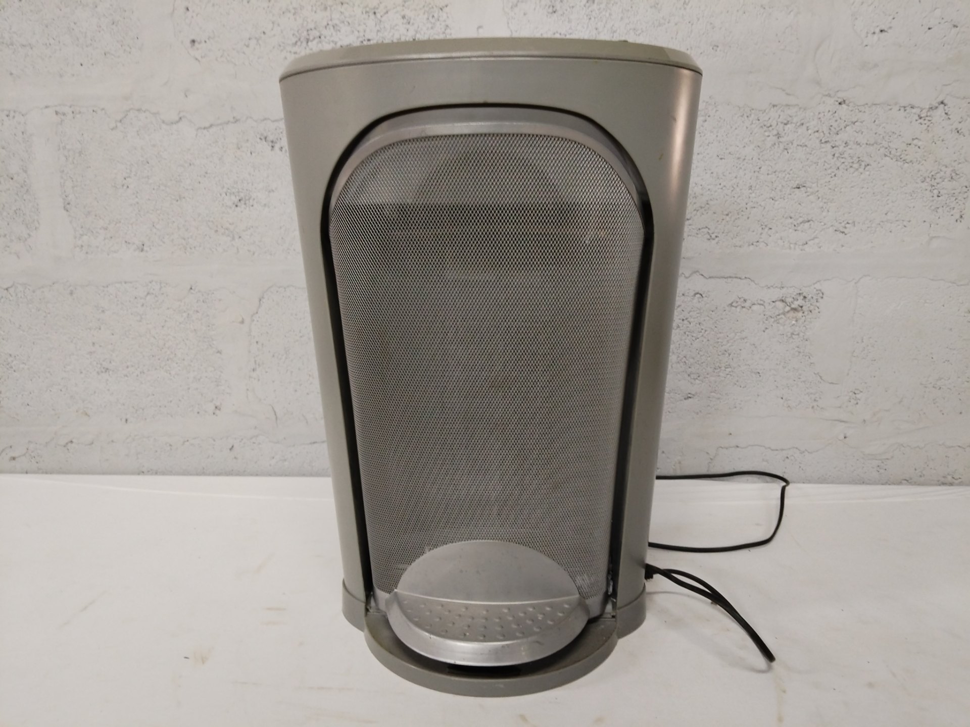 Fellowes DS-13C Office Paper Shredder – Tested Working, Tall Mesh Bin (Dented)