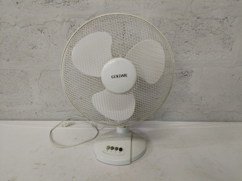 Goldair GDF-16YA 45W Desk Fan — Tested & Oscillating, Used (D 56 x H 44 cm)