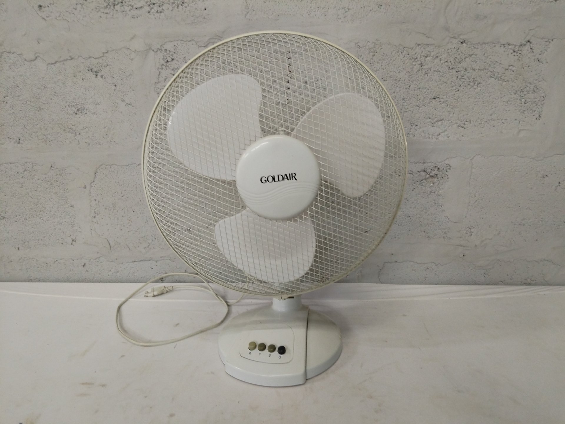Goldair GDF-16YA 45W Desk Fan — Tested & Oscillating, Used (D 56 x H 44 cm)
