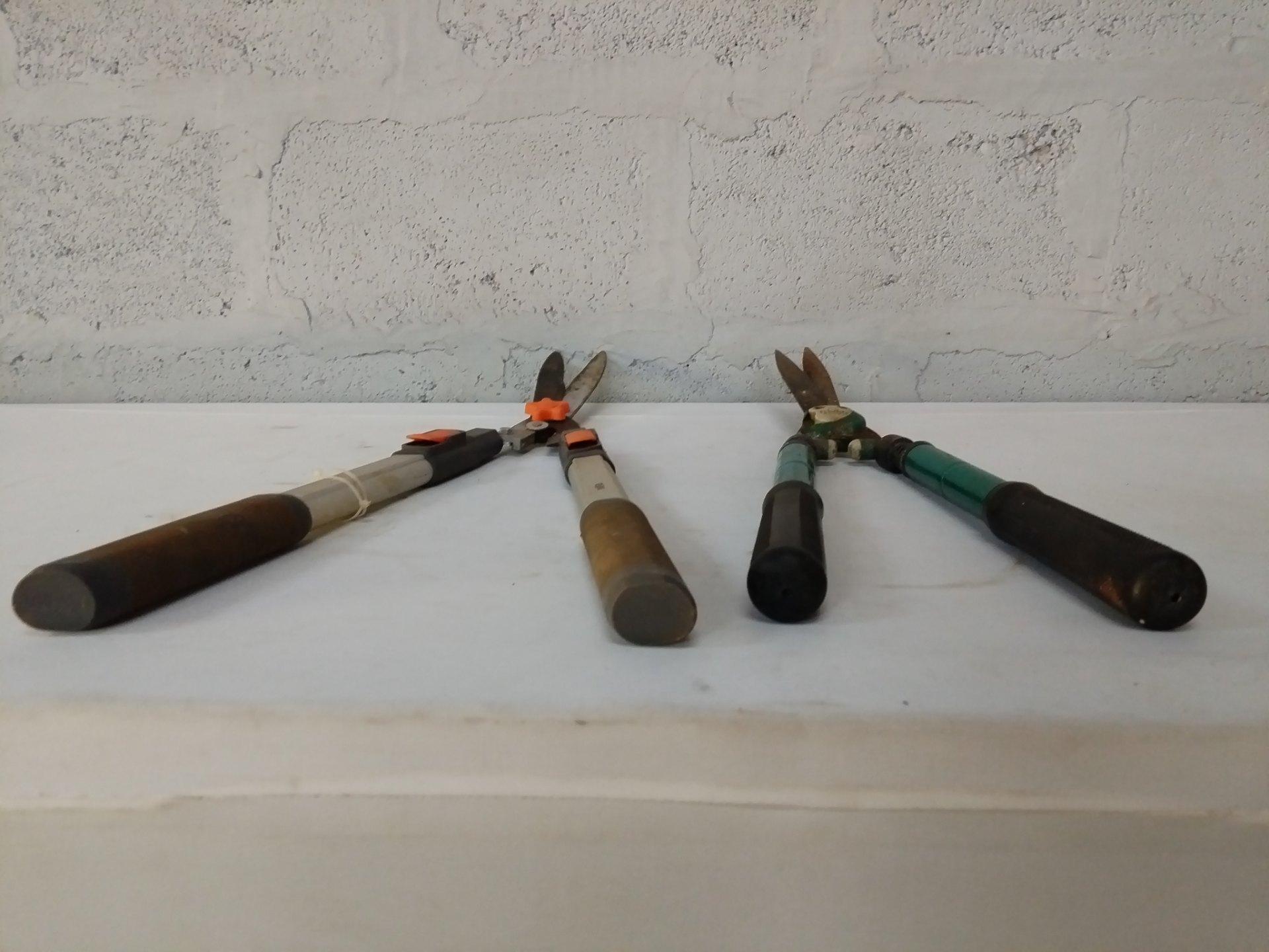 Pair of used hedge / grass shears — Raco pair + telescopic aluminium-handled shears