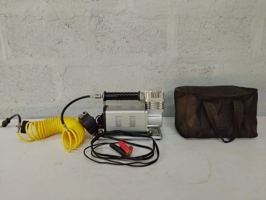 12V Heavy Duty Portable Air Compressor (label: DC12-13.5V, 150psi) – NOT WORKING / for repair or spares