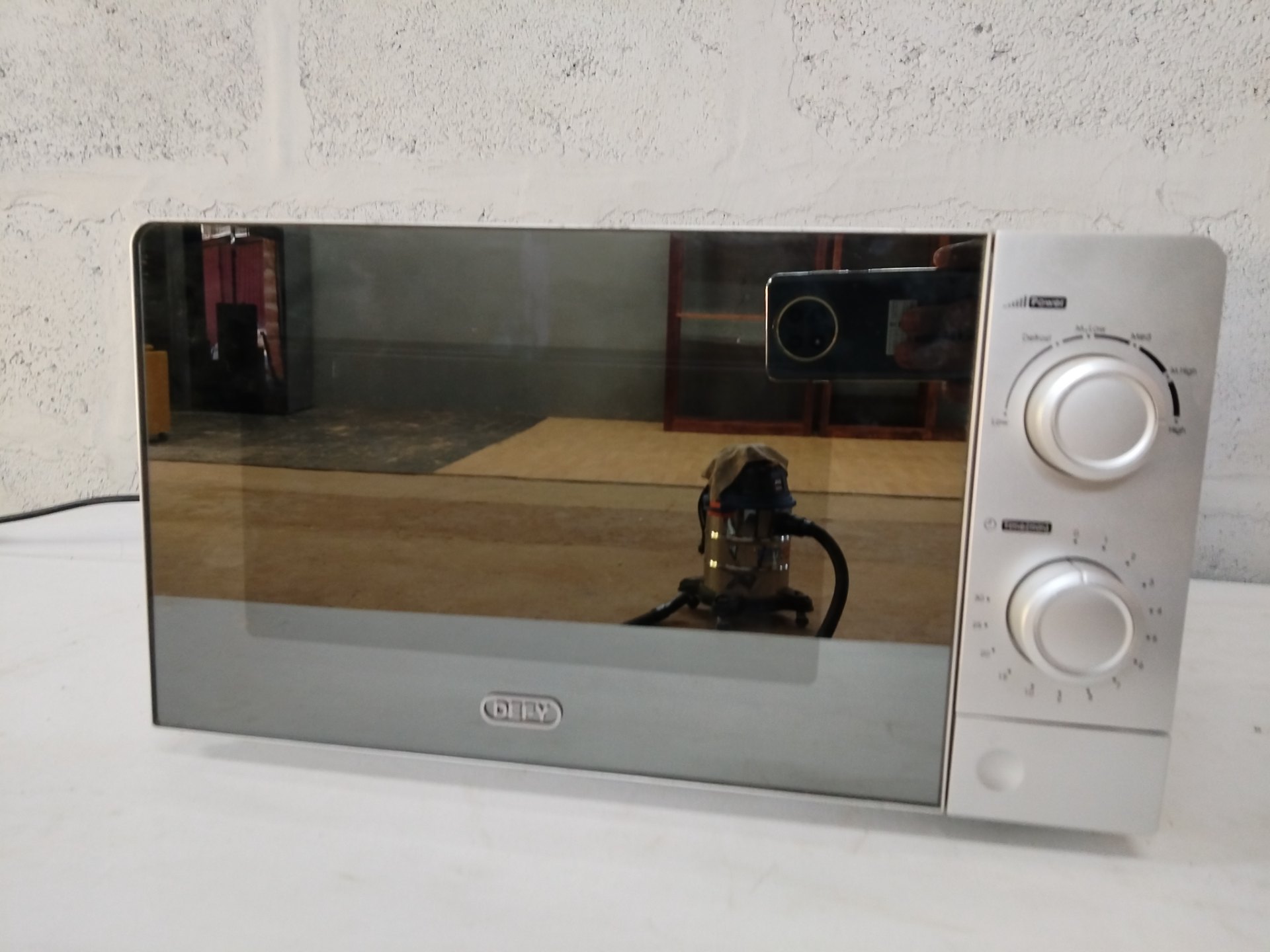 DEFY DMO 381 countertop microwave — mirror-door, glass turntable, tested working
