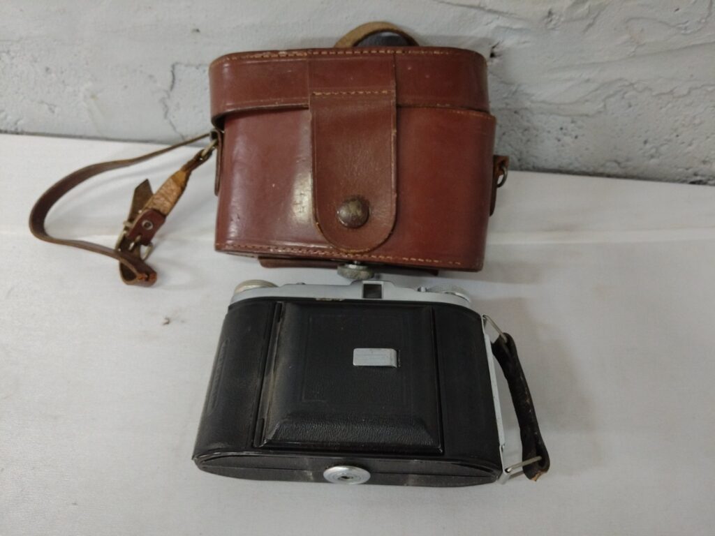 Vintage Balda folding film camera with leather case & strap — Not working