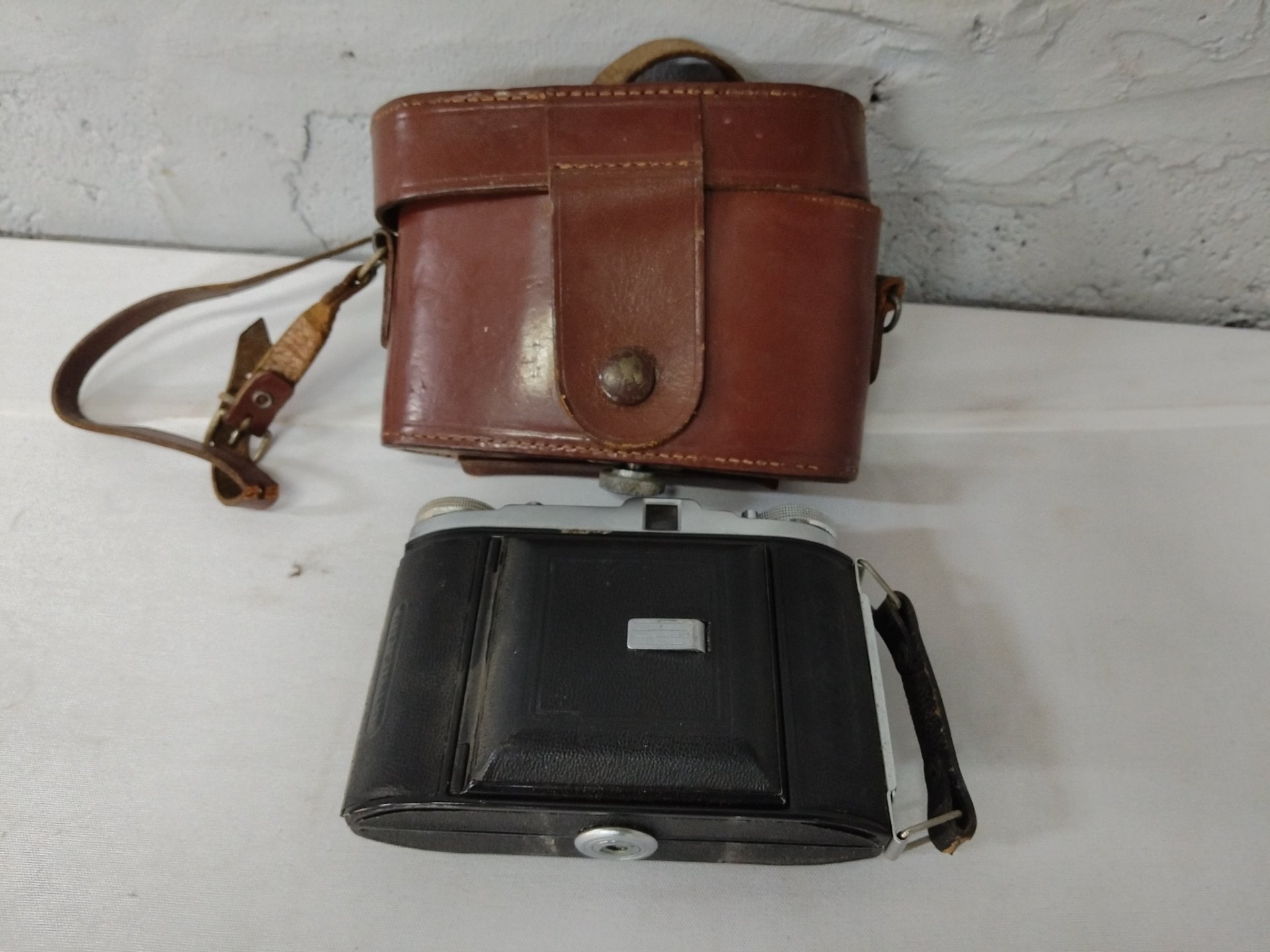 Vintage Balda folding film camera with leather case & strap — Not working