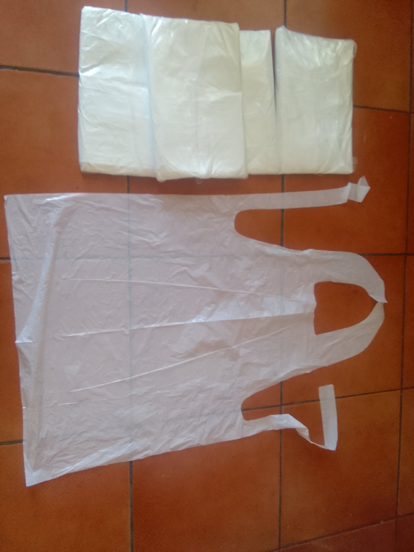200 x Brand New Disposable Vest-Style Plastic Aprons – Bulk Lot