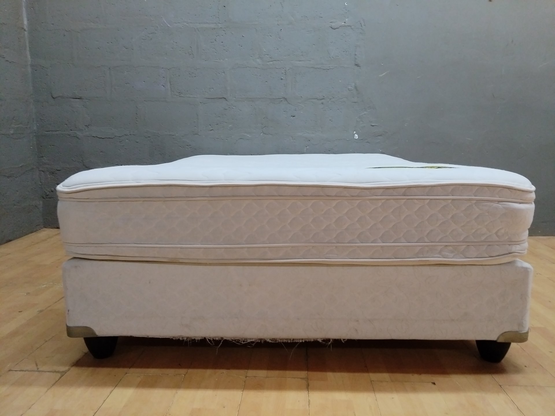 Slumberland pillow-top mattress with divan base (153 x 203 x 64 cm) — mattress + base