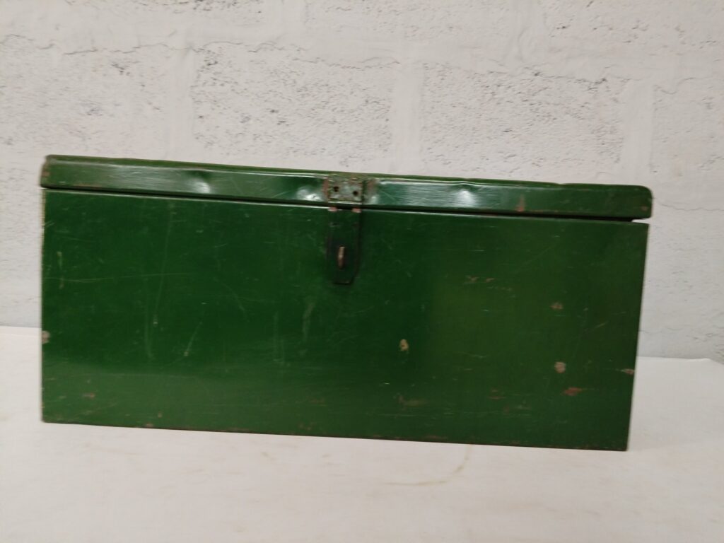 Vintage green metal toolbox / storage box — solid single-compartment chest, 68 x 40 x 31 cm