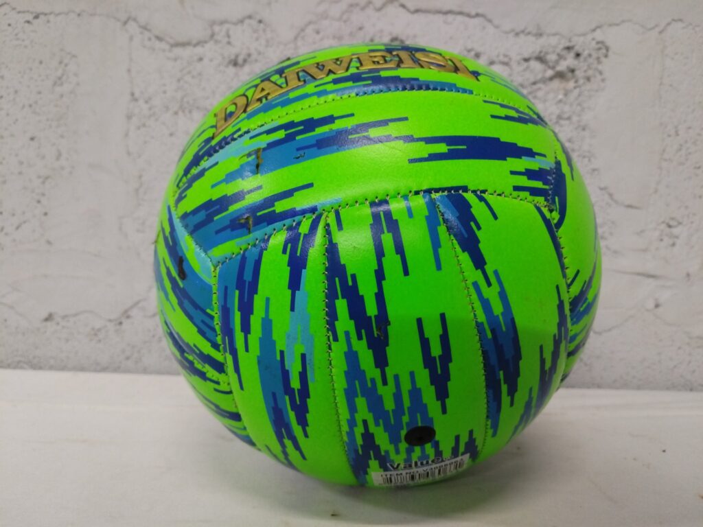 DAWEISI Green/Blue Inflatable Sports Ball — Holds Air, Visible Surface Wear