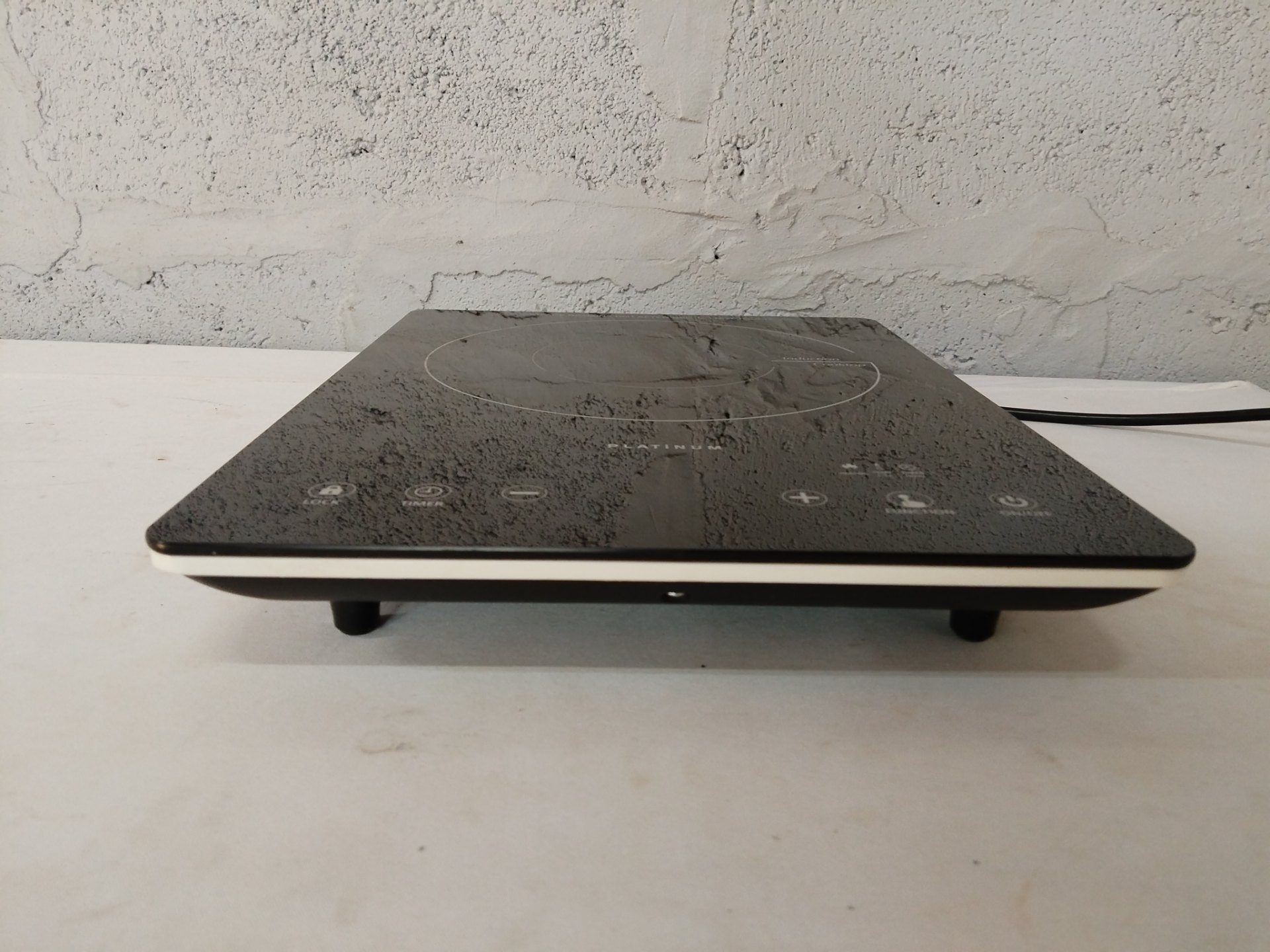 Platinum portable single‑zone induction cooktop (model BT‑C20 shown) — tested, manual included