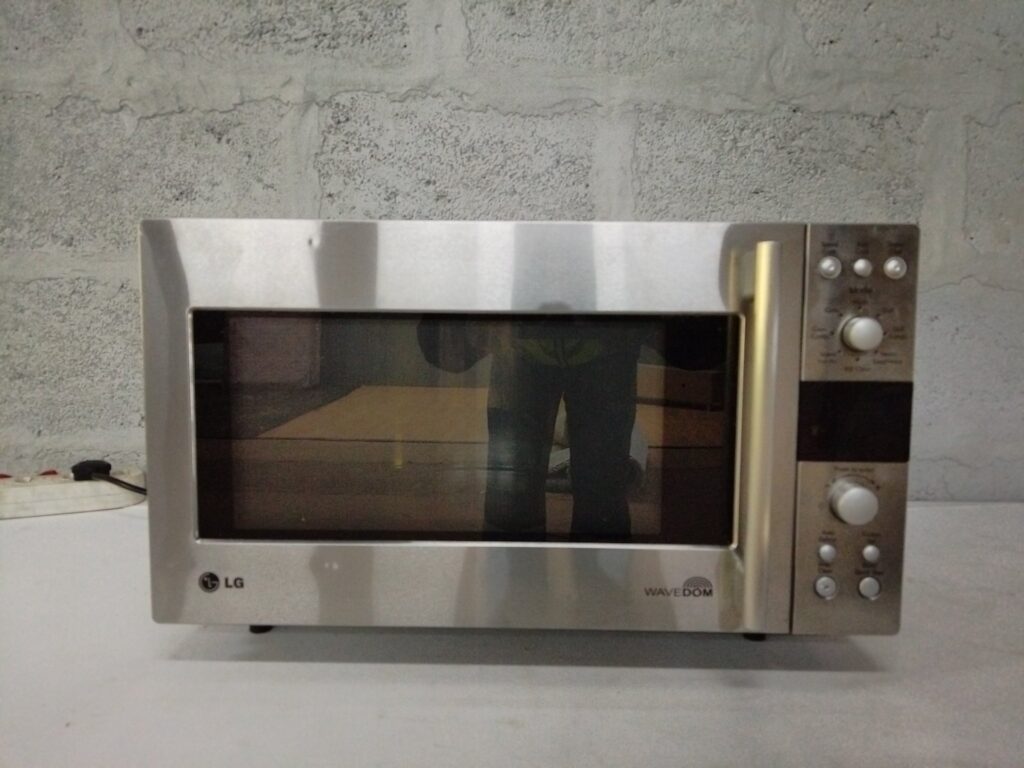 LG Wavedom stainless countertop microwave oven MC-8483NLR — working, used with wear
