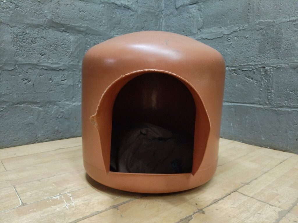 Large Plastic Pet Igloo / Pet House — Broken Front, Cushion Included (approx. 80 x 60 cm)