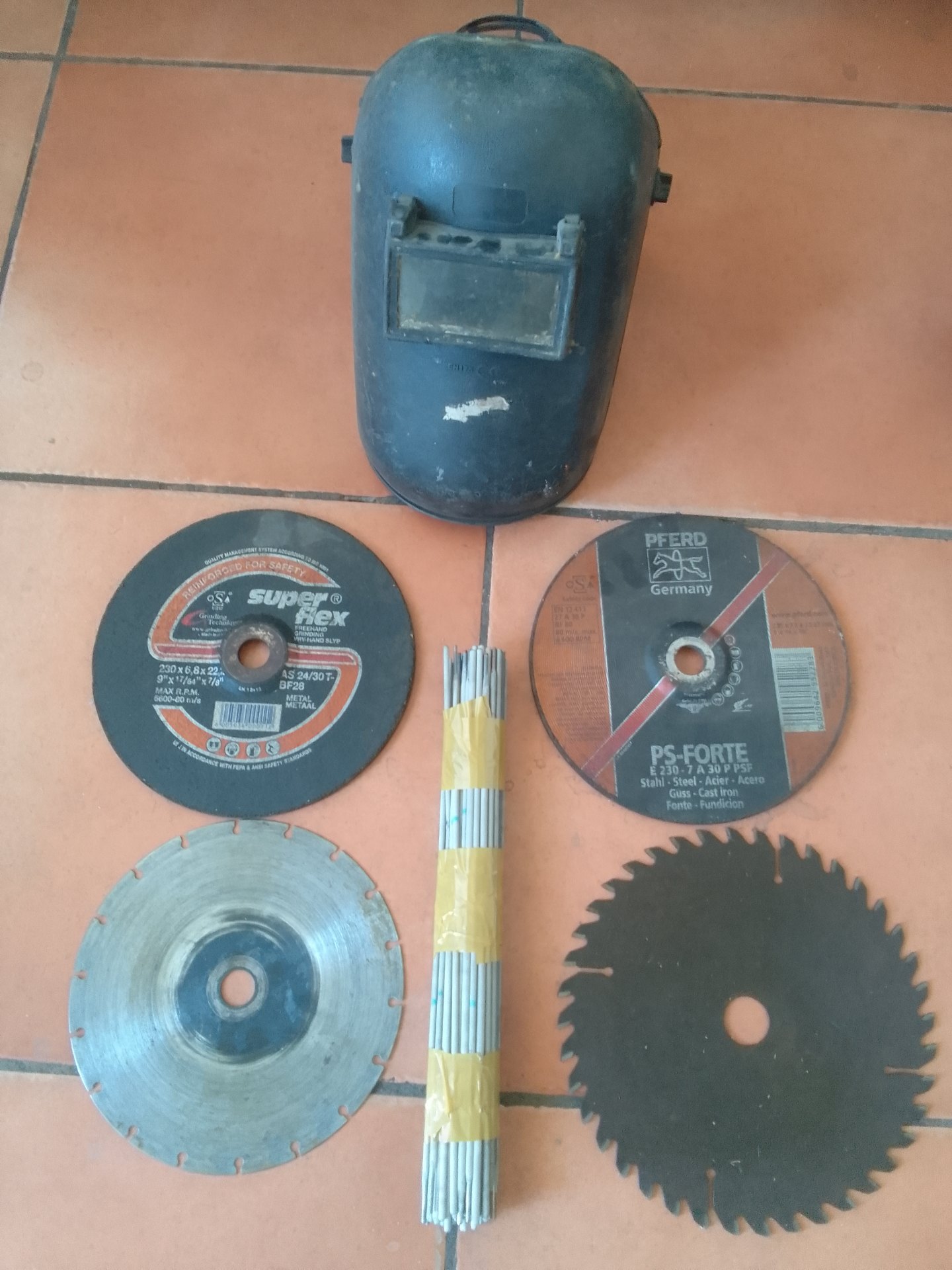 Mixed lot — Welding helmet, cutting/grinding discs, circular/diamond blades & wrapped welding rods