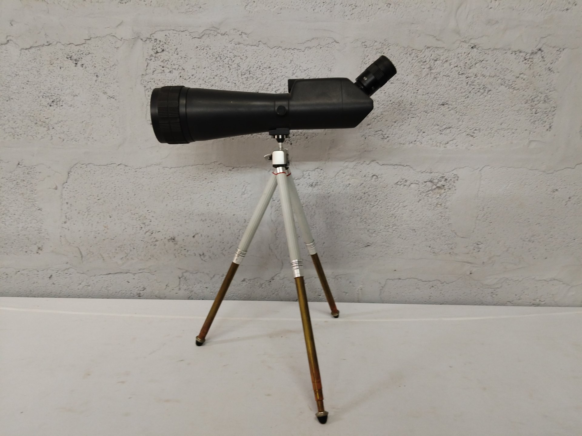 EYEMAX Spotting Scope (40x eyepiece) on BILORET tabletop tripod — working, cosmetic wear