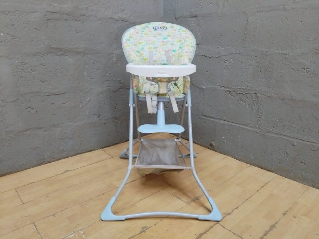 Graco baby high chair — patterned seat pad, removable tray, five-point harness
