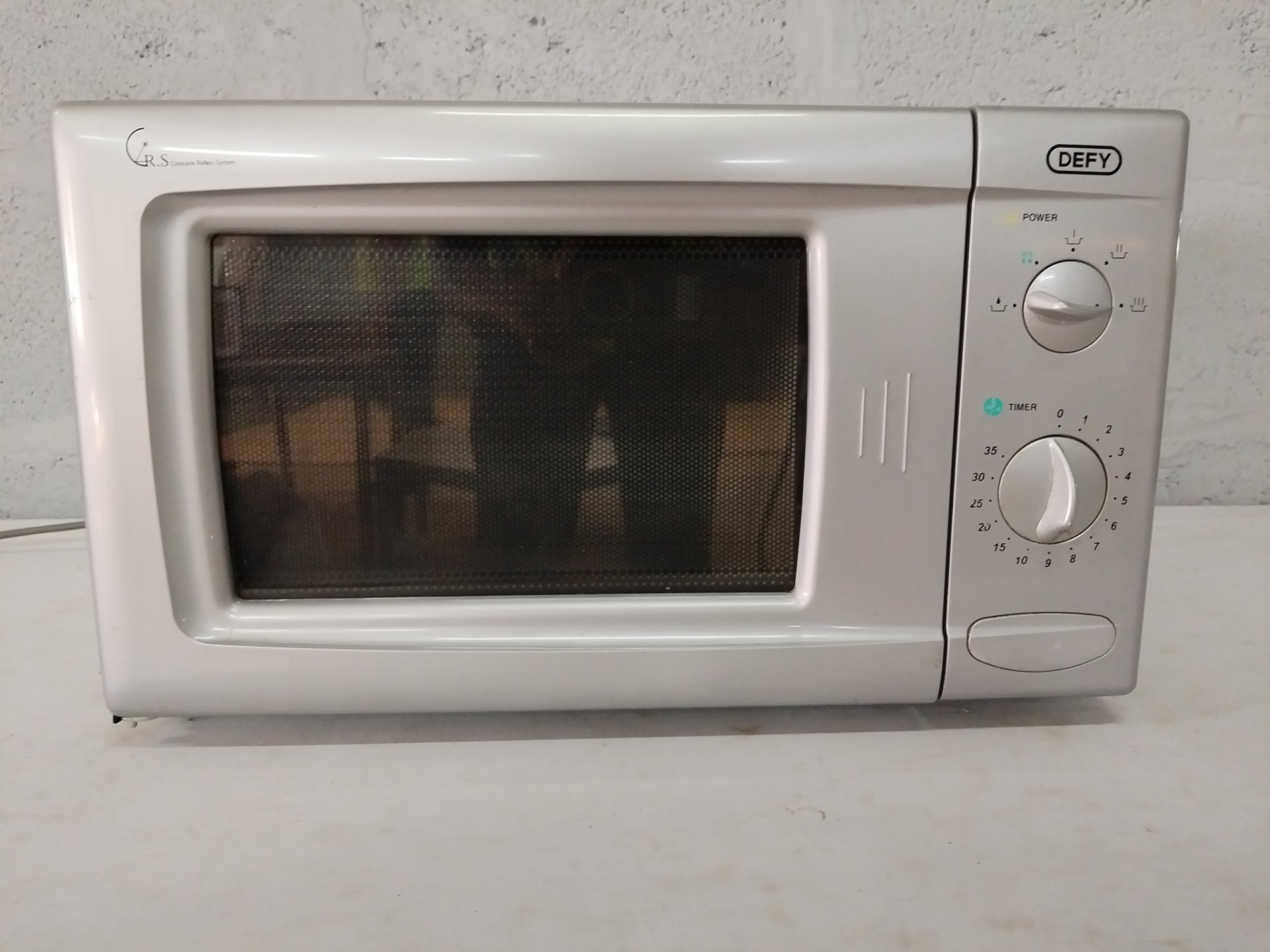 Defy DMO 335 900W Microwave — tested working, glass turntable included