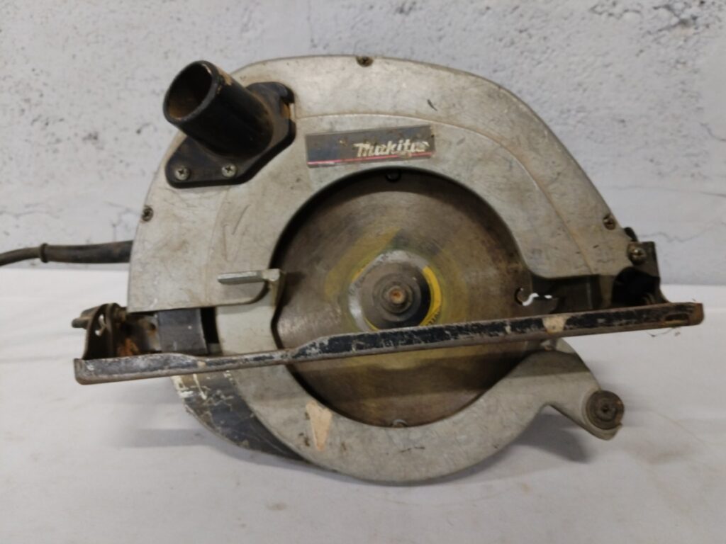Makita 5704R Circular Saw – Used, Tested Working, Blade Fitted