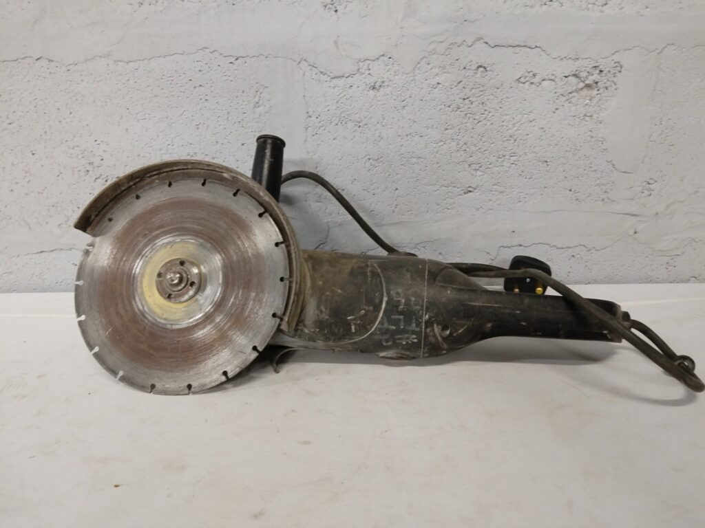 SKIL 2000W Corded Cut-Off Saw / Angle Grinder (model 9780) — run-tested, heavy cosmetic wear